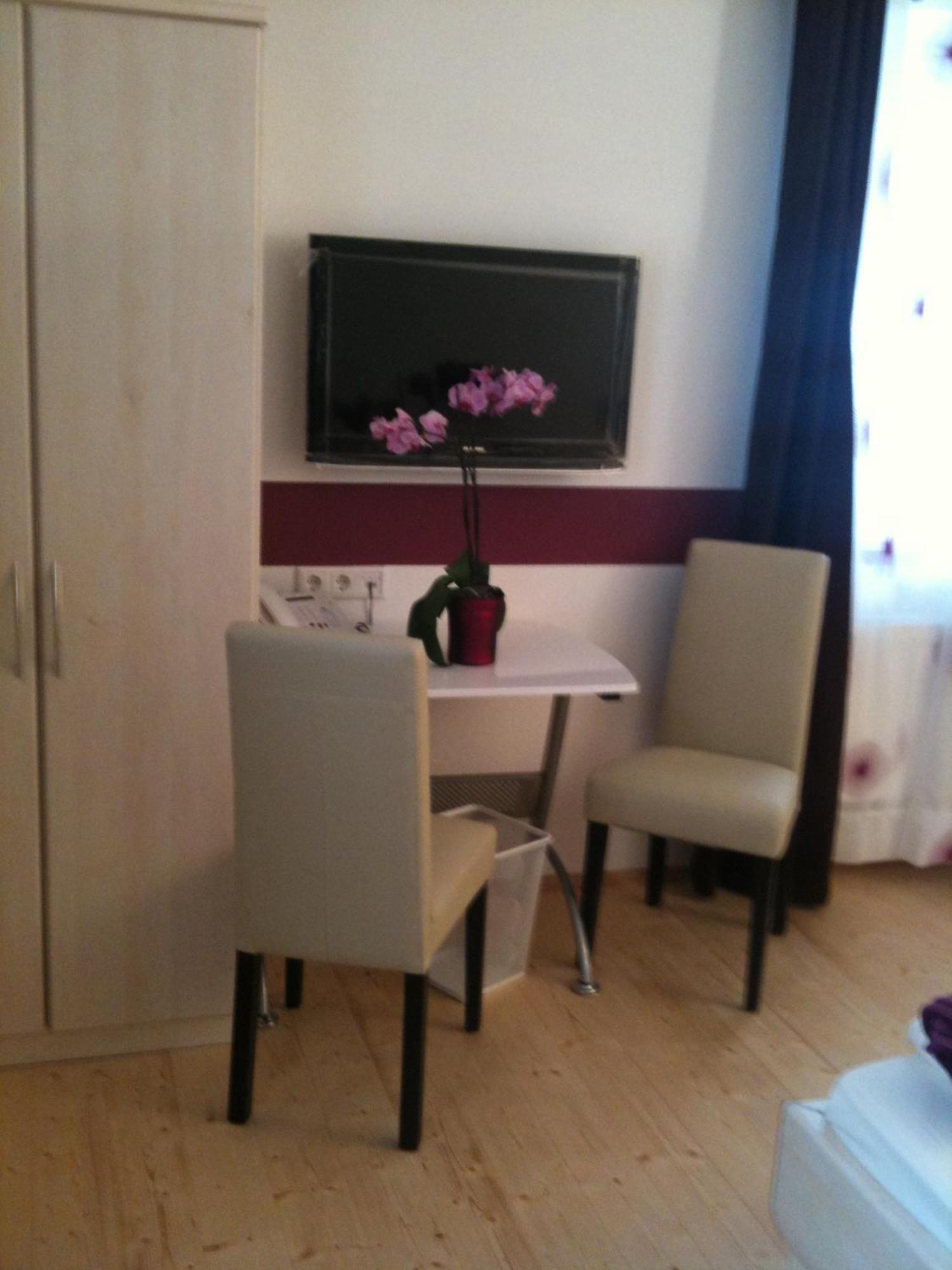 Hotel Dah-Inn Дахау Екстериор снимка